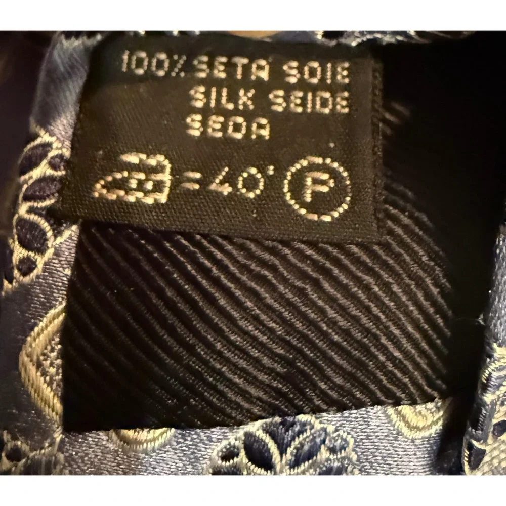 Ermenegildo Zegna 100% Silk Necktie Blue/White Geometric Pattern Made in Italy
